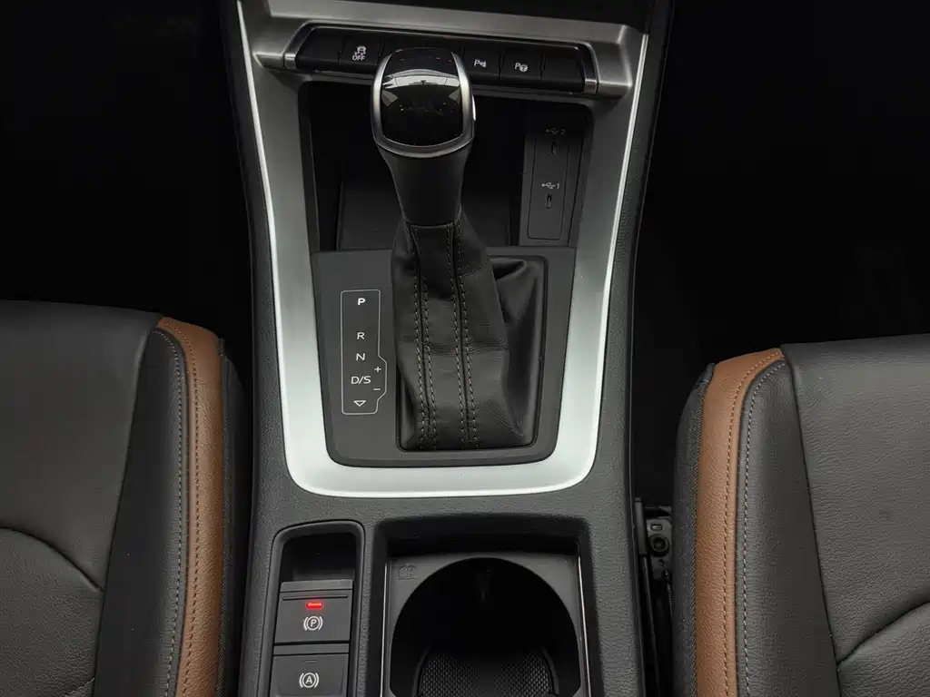 Audi Q3 2021 — фото 12