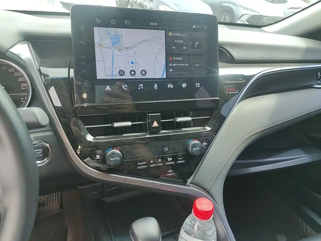 Toyota Camry 2023 — фото 13