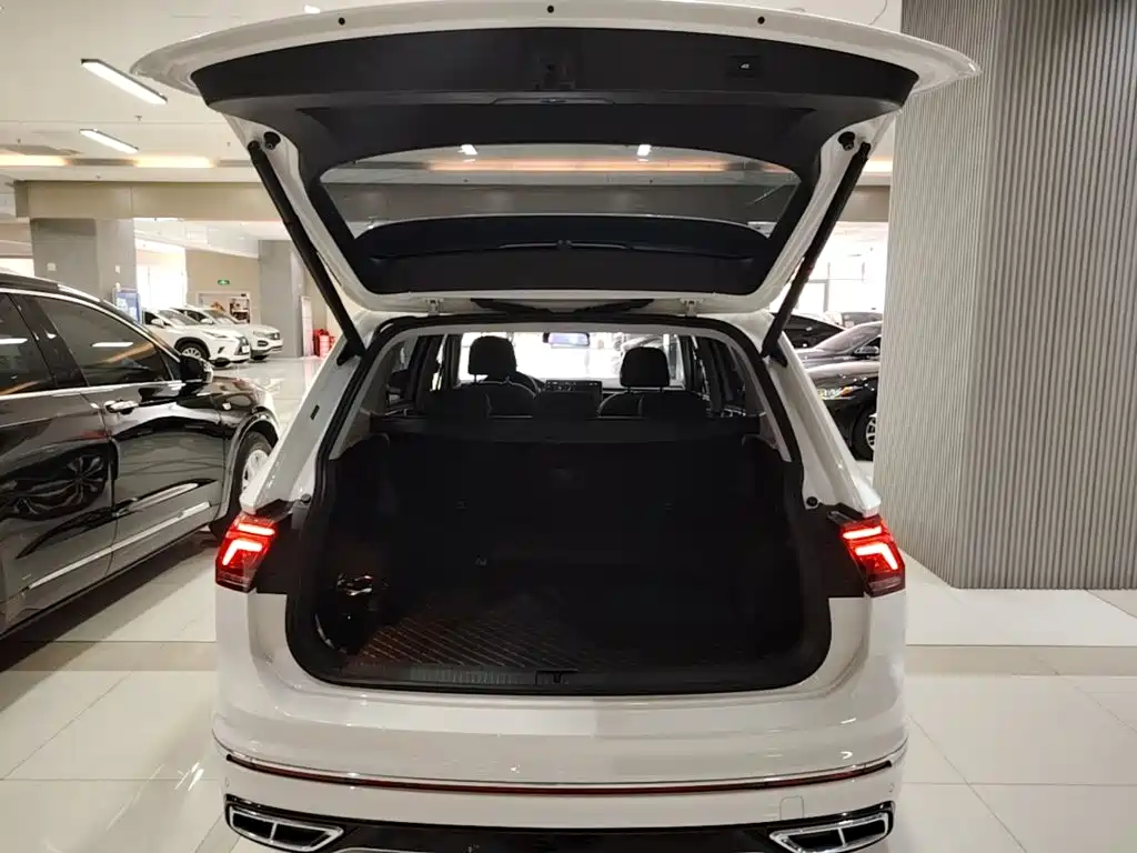 Volkswagen Tiguan L 2022 — фото 19