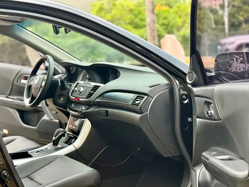 Honda Accord 2017 — фото 14