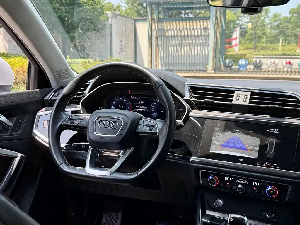 Audi Q3 2019 — фото 11