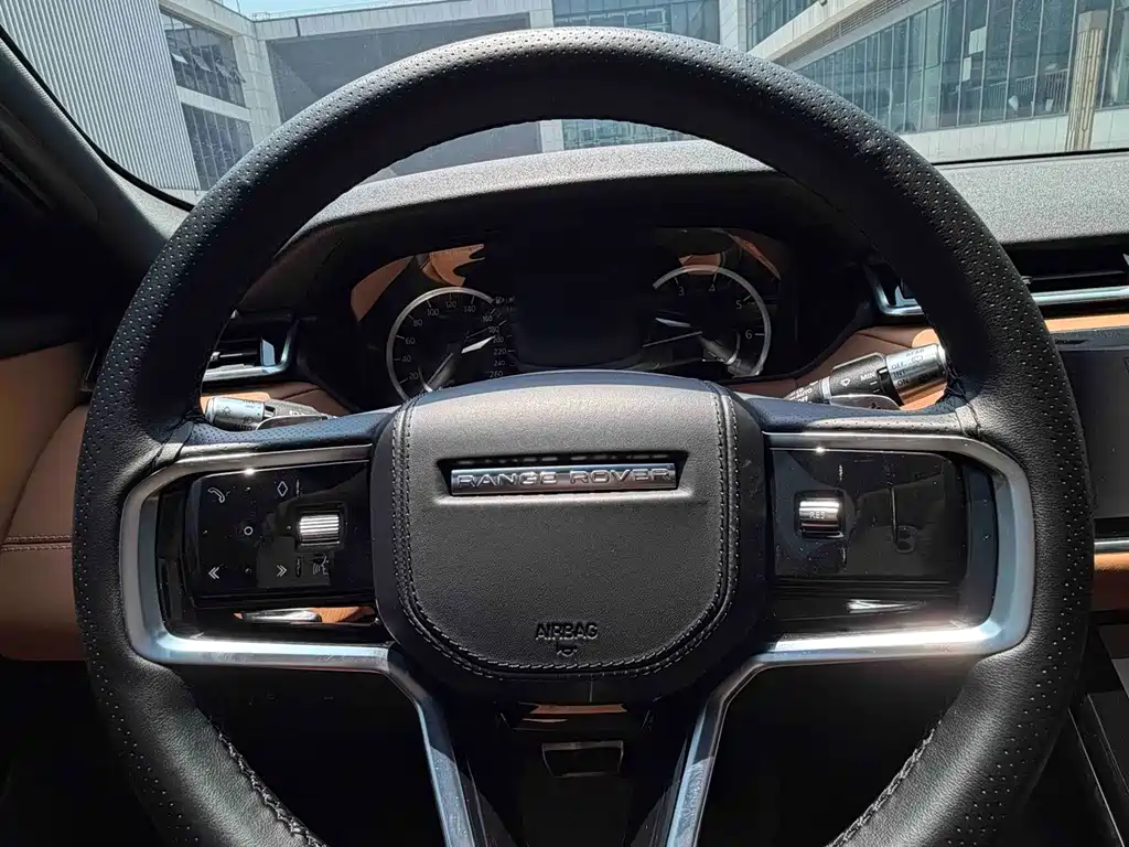 Land Rover Range Rover Velar 2022 — фото 16