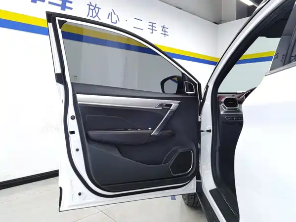 Geely Binyue 2022