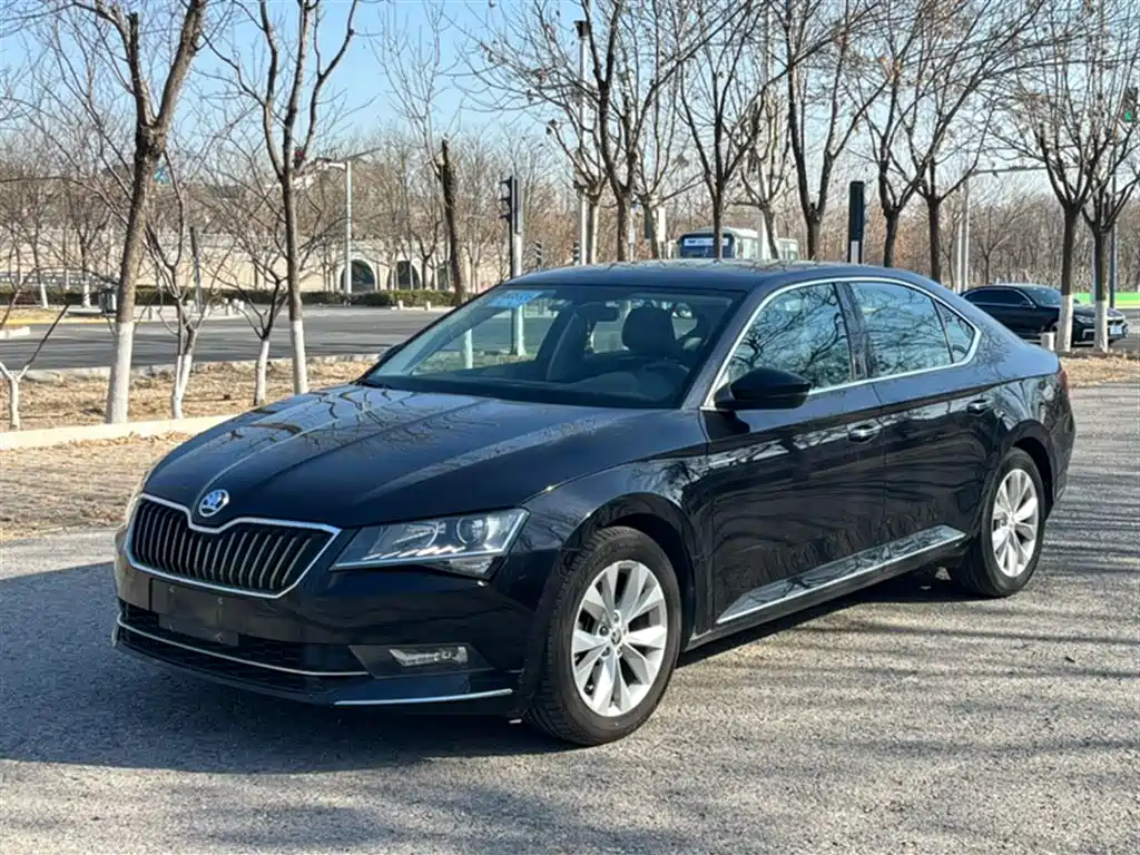 Skoda Superb 2018 — фото 2