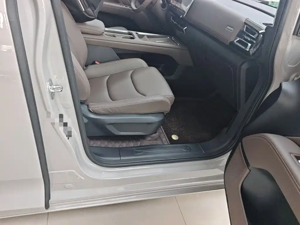 Wuling Starlight 730 EV 2025 — фото 23
