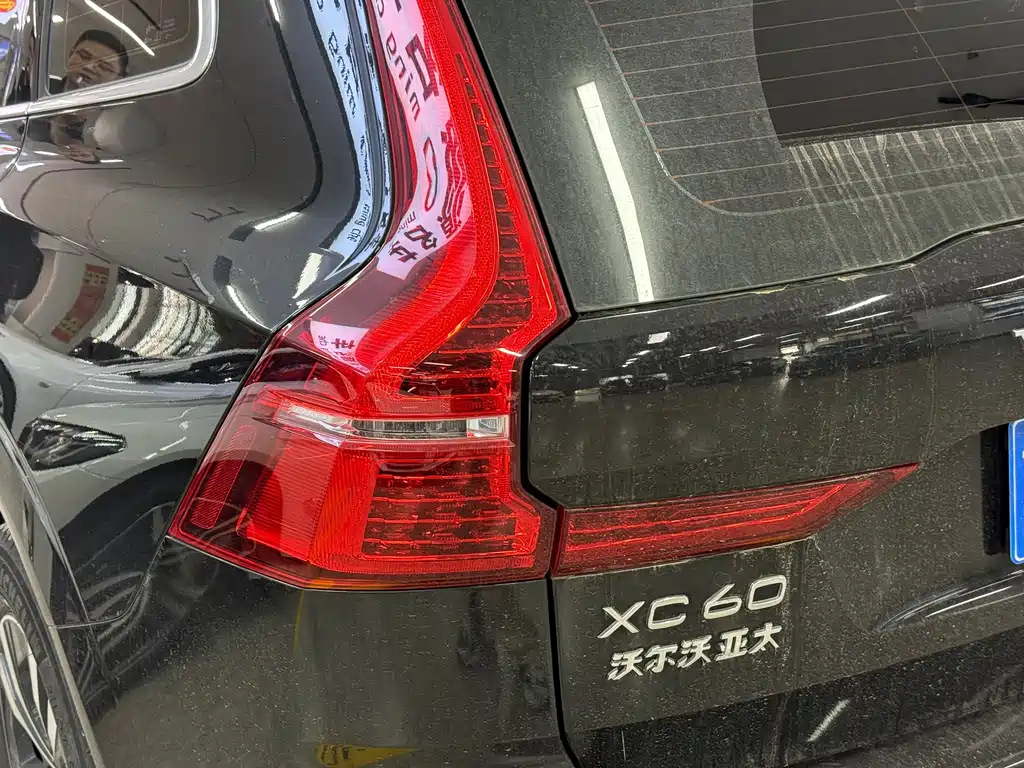 Volvo XC60 2022 — фото 13