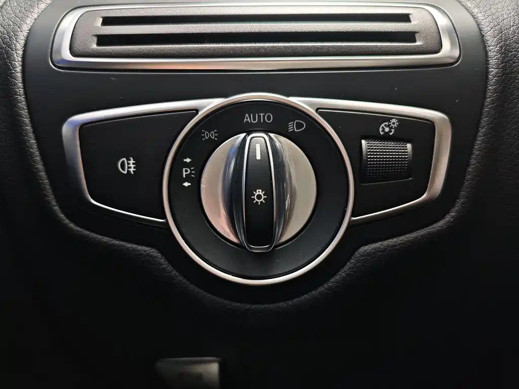 Mercedes-Benz C-Class 2019 — фото 13