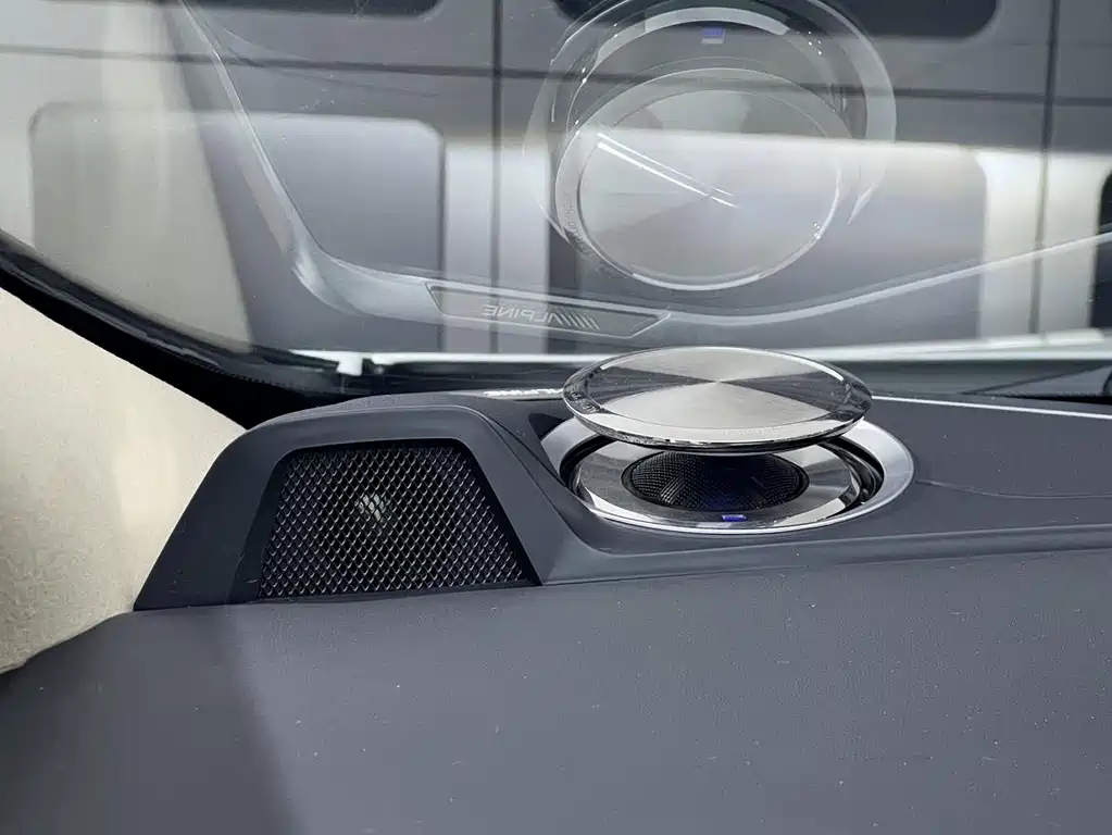 Toyota Alphard 2020 — фото 25