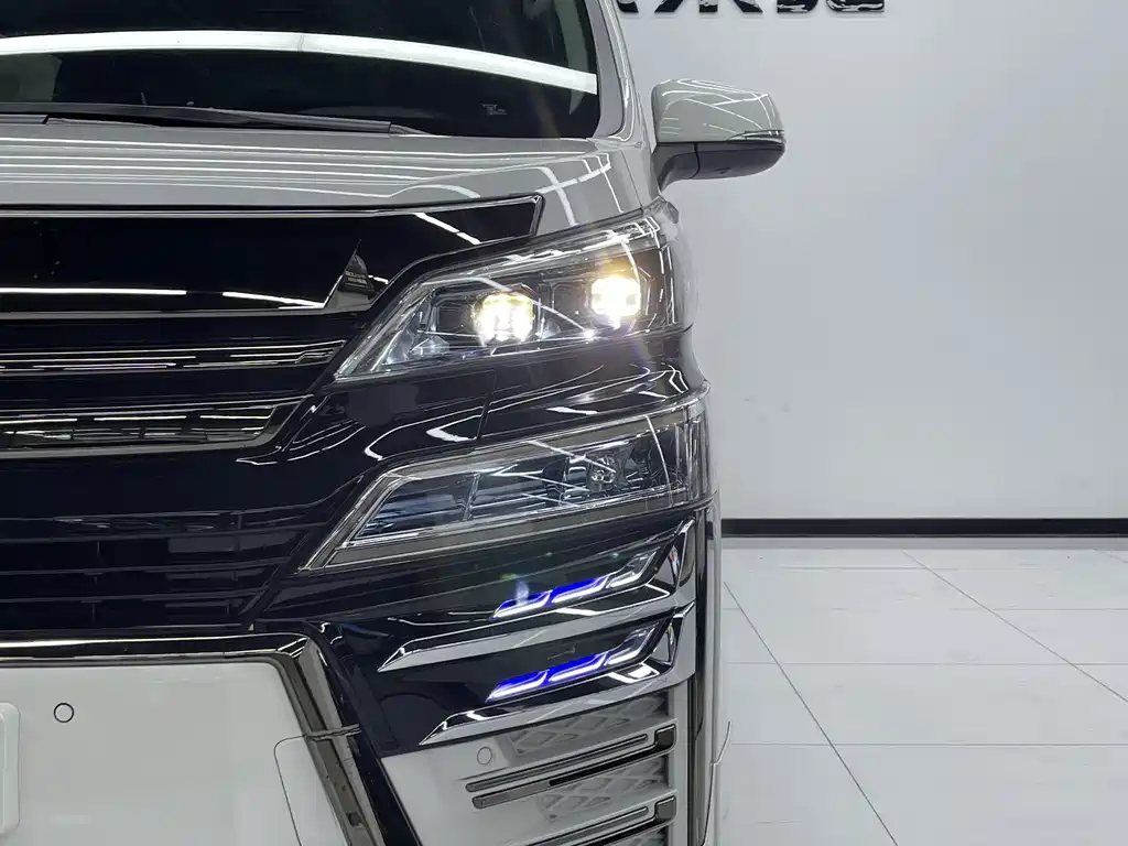 Toyota Vellfire 2022 — фото 26