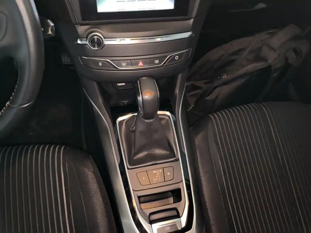 Peugeot 408 2017 — фото 14