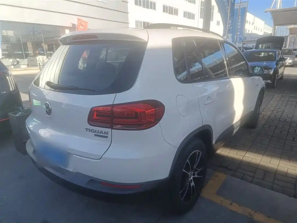 Volkswagen Tiguan 2015 — фото 11