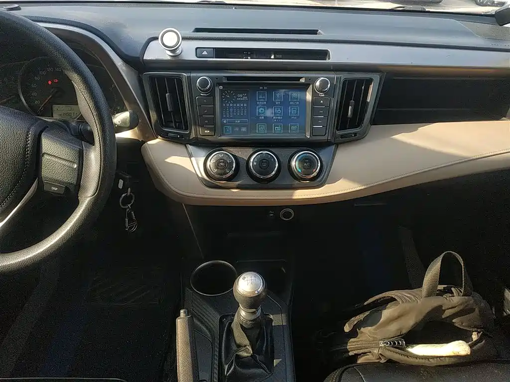 Toyota RAV4 2014 — фото 13