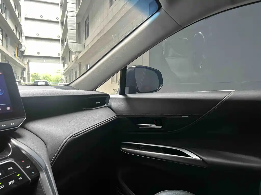 Toyota Harrier 2023 — фото 8