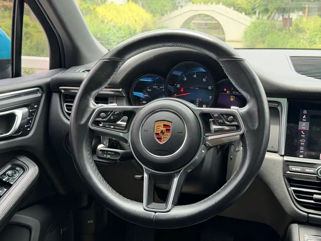 Porsche Macan 2020 — фото 17