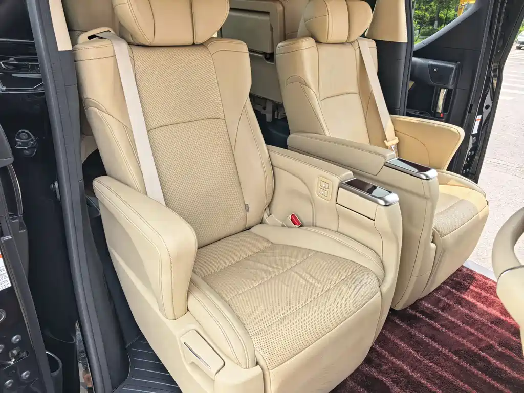 Toyota Alphard 2015