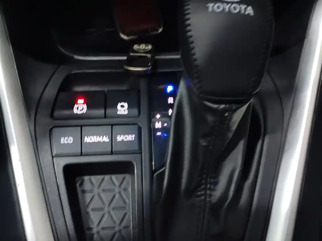 Toyota Wildlander 2023 — фото 12