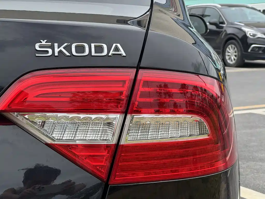 Skoda Superb 2013 — фото 11