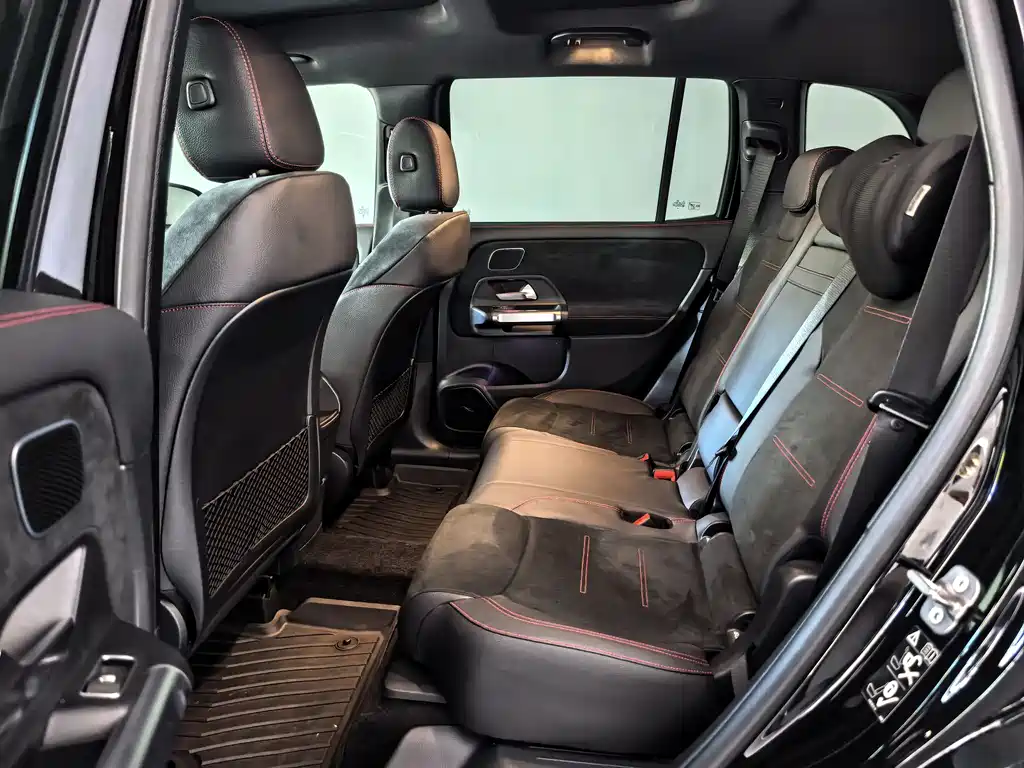 Mercedes-Benz GLB AMG 2025 — фото 13