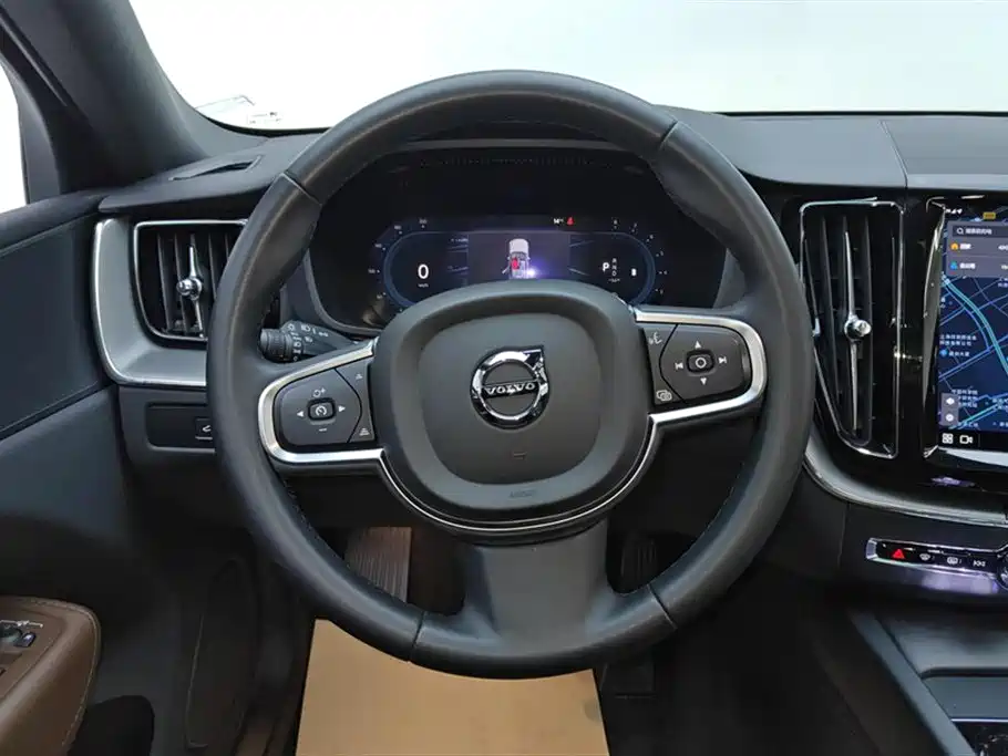 Volvo XC60 2024 — фото 15