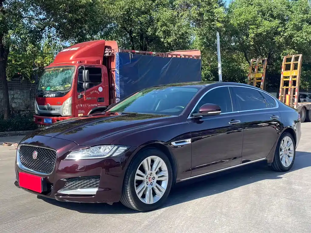 Jaguar XFL 2018 — фото 1