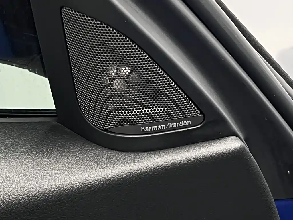 BMW 3 Series 2018 — фото 38