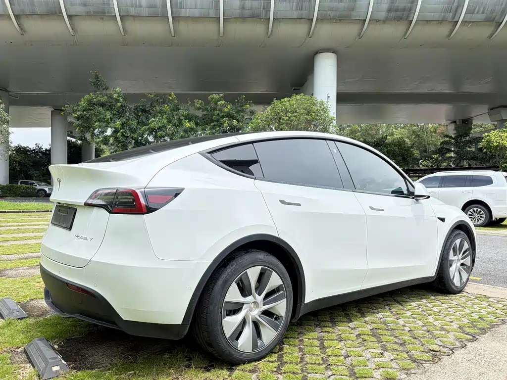 Tesla Model Y 2022 — фото 4