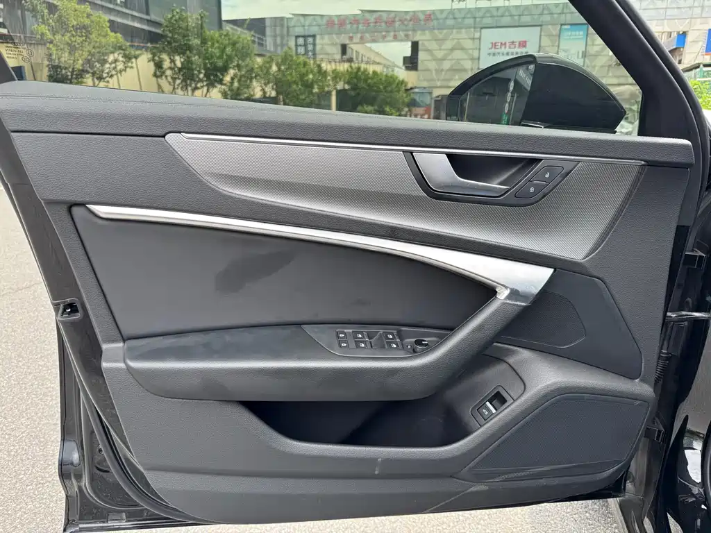 Audi A6L 2022