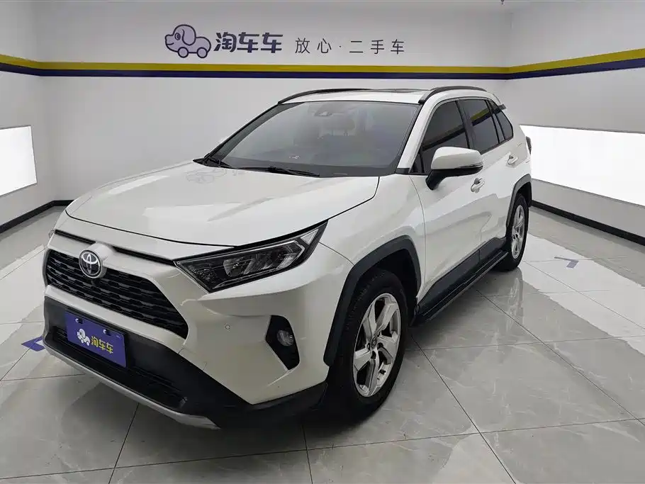 Toyota RAV4 2021 — фото 1