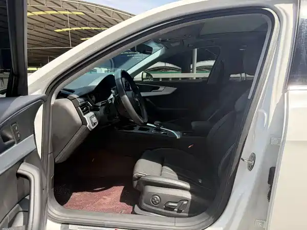 Audi A4L 2023