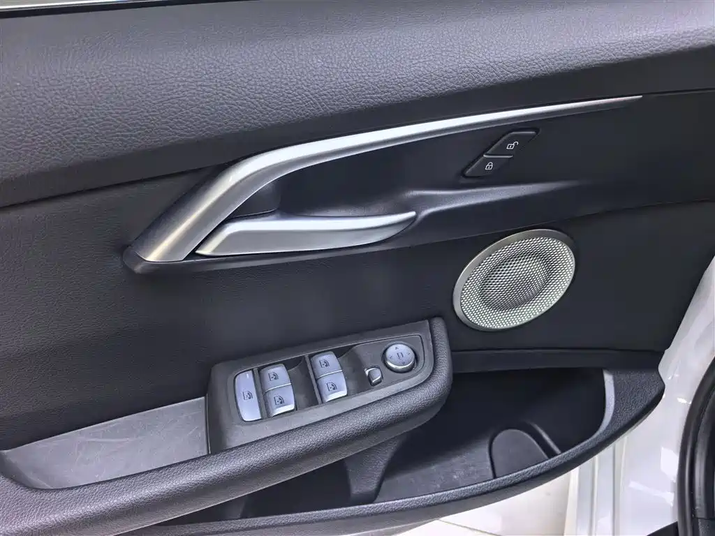 BMW 1 Series 2021 — фото 10