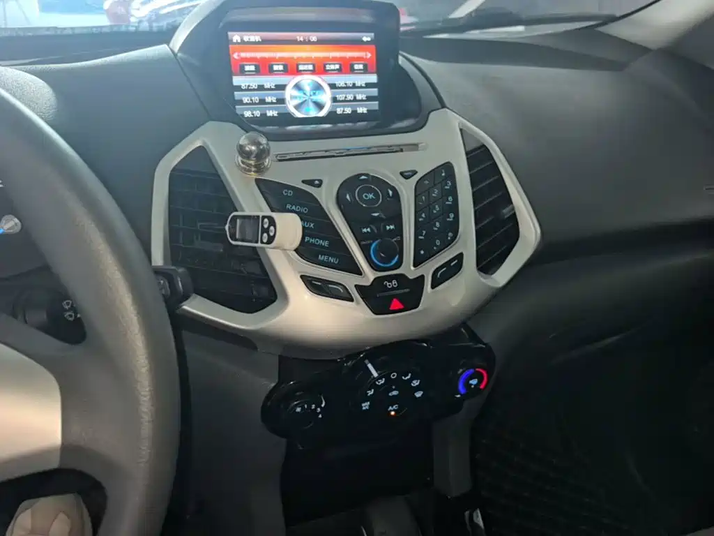 Ford EcoSport 2017 — фото 13