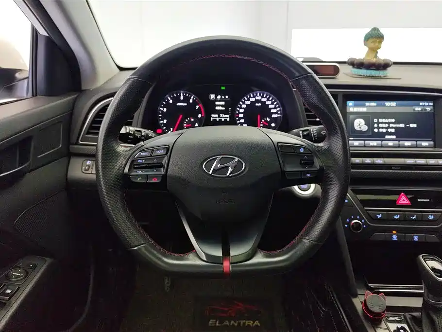 Hyundai Elantra 2018 — фото 15