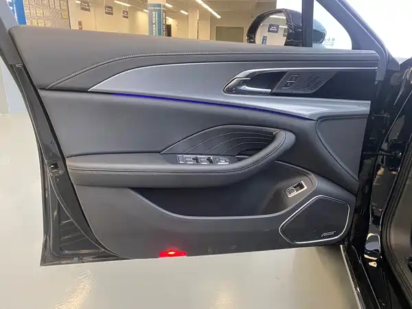 Hongqi H5 2026