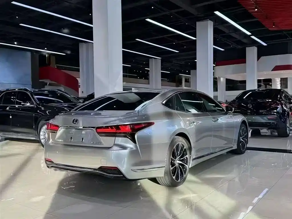 Lexus LS 2021