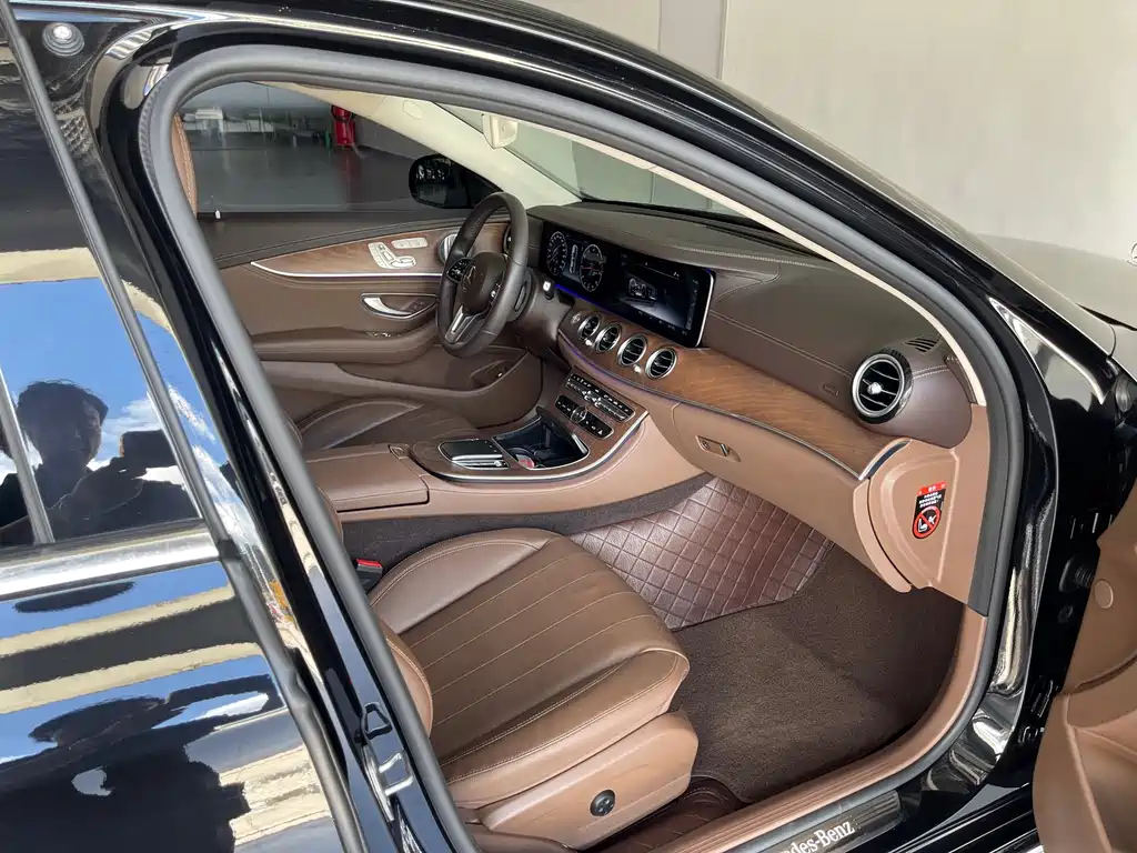 Mercedes-Benz E-Class 2020 — фото 23