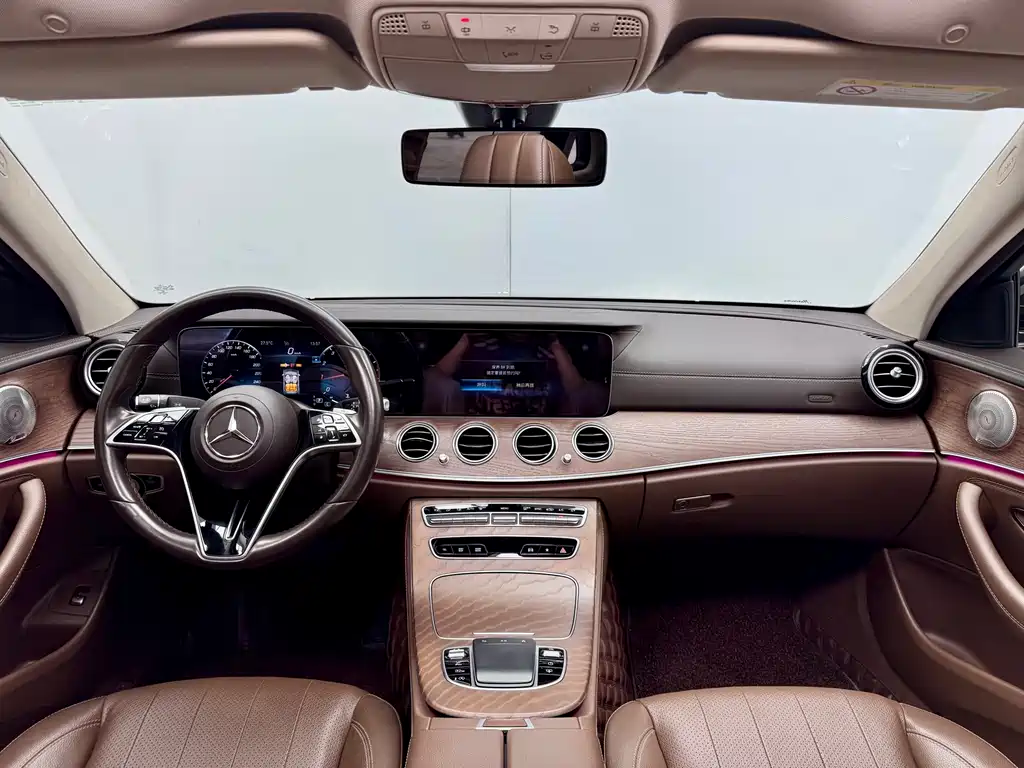 Mercedes-Benz E-Class 2022 — фото 18