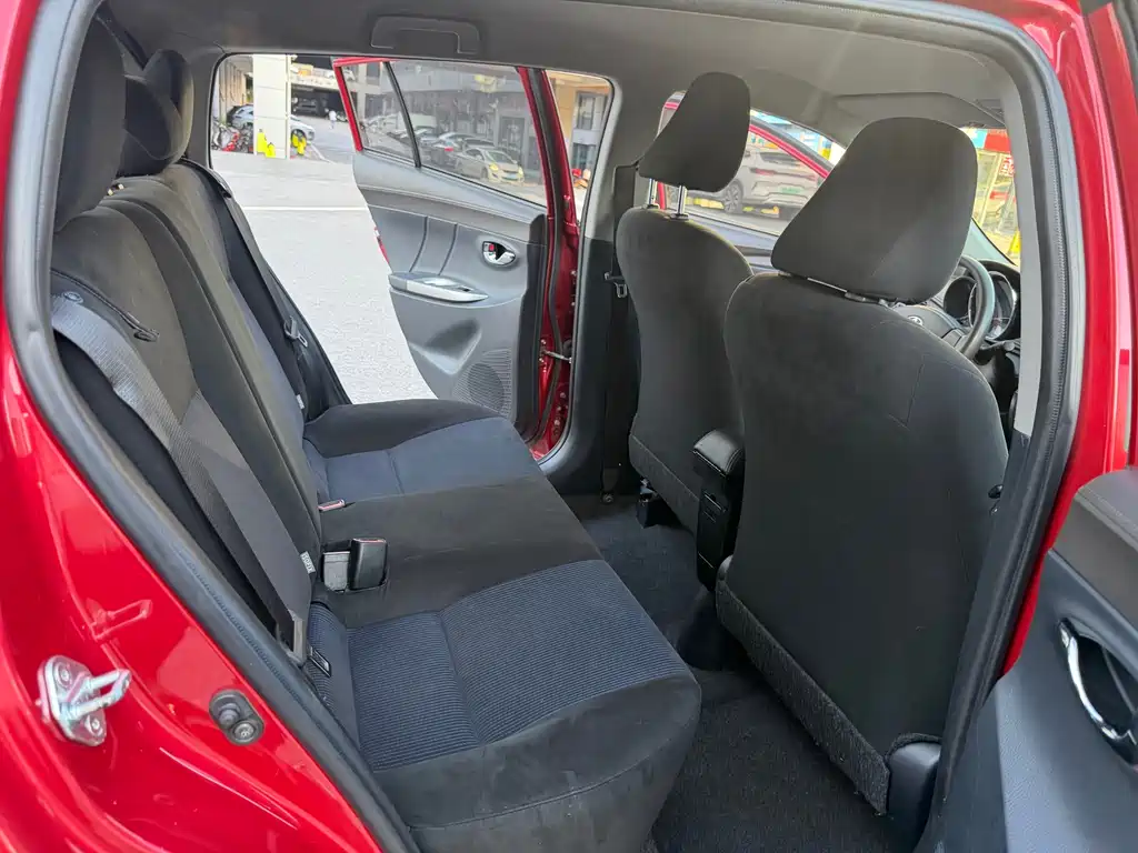 Toyota Yaris L 2016 — фото 11