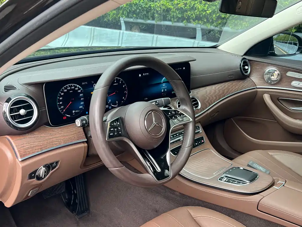 Mercedes-Benz E-Class 2023 — фото 10