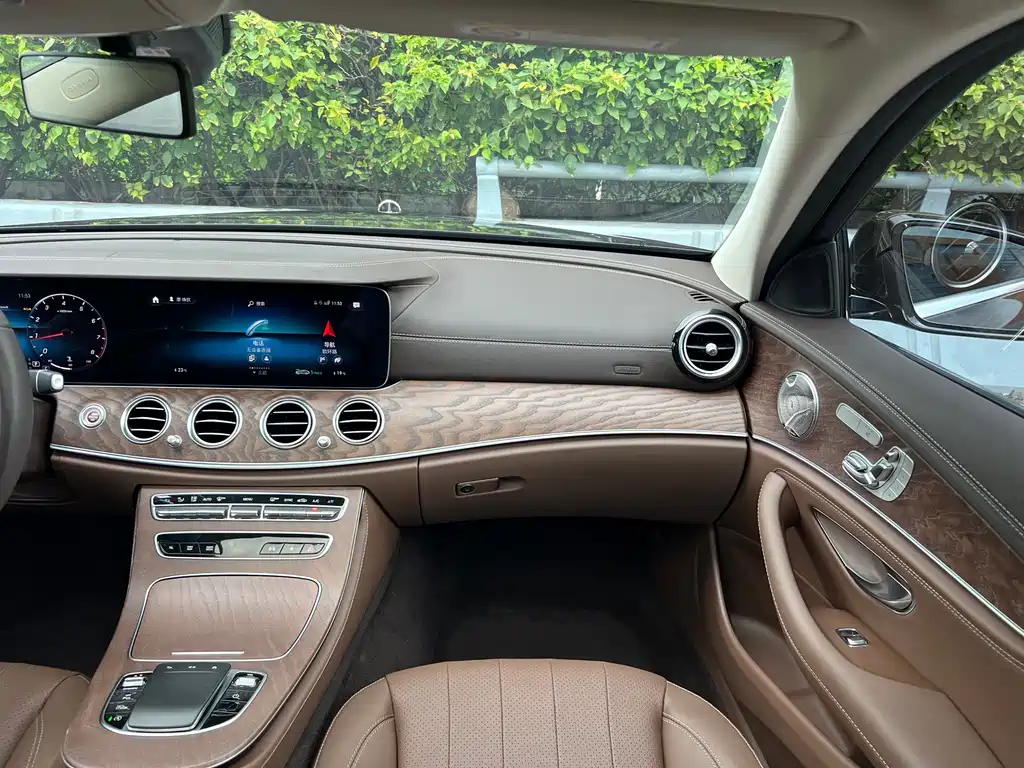 Mercedes-Benz E-Class 2023 — фото 12