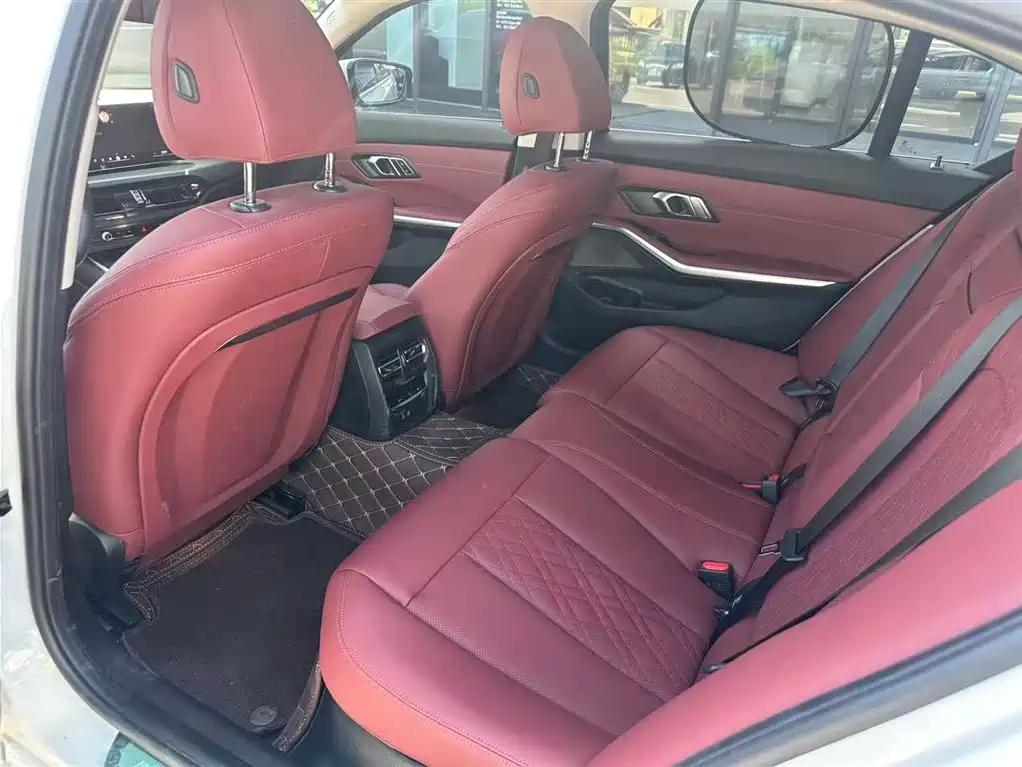 BMW 3 Series 2025 — фото 15