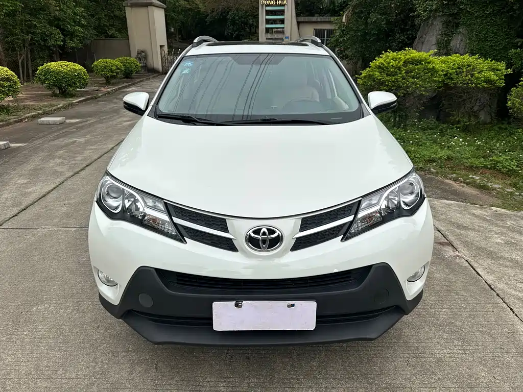 Toyota RAV4 2015 — фото 2