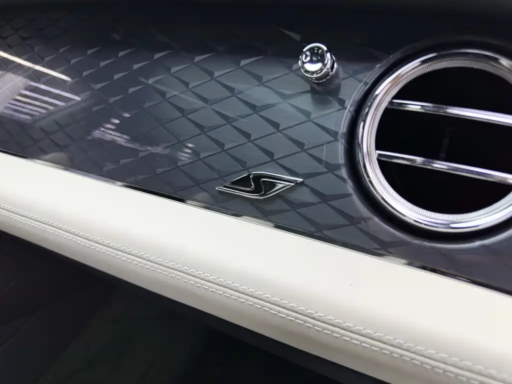 Bentley Bentayga 2022 — фото 18