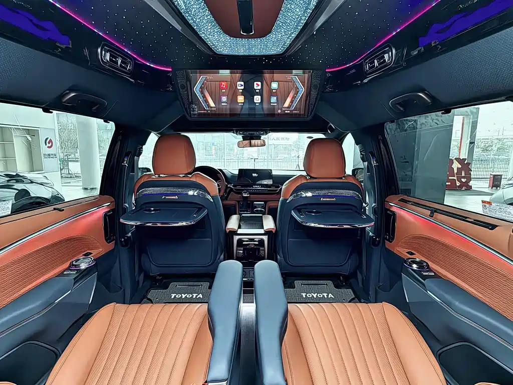 Toyota Granvia — фото 13