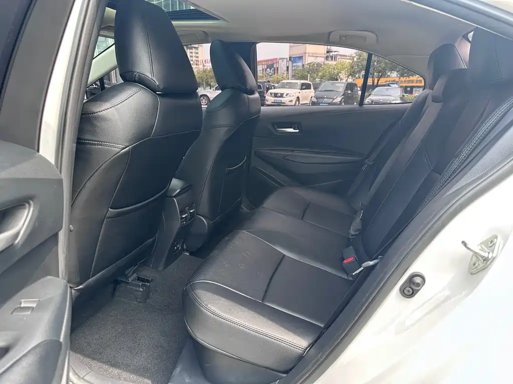 Toyota Corolla 2023 — фото 10