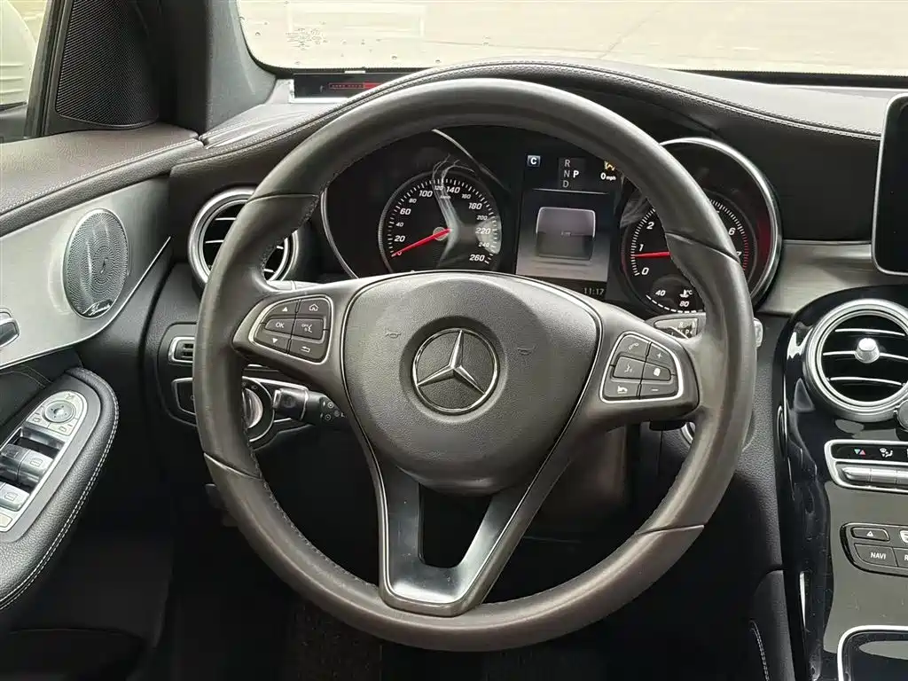 Mercedes-Benz GLC 2017 — фото 18
