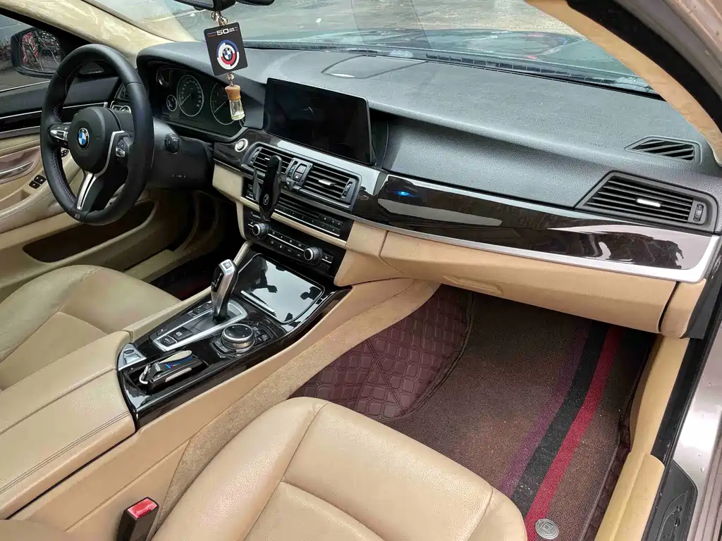 BMW 5 Series 2012 — фото 15