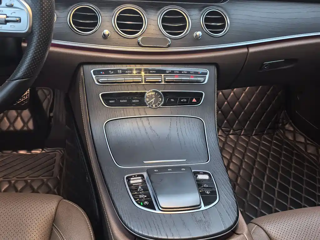 Mercedes-Benz E-Class 2020 — фото 12