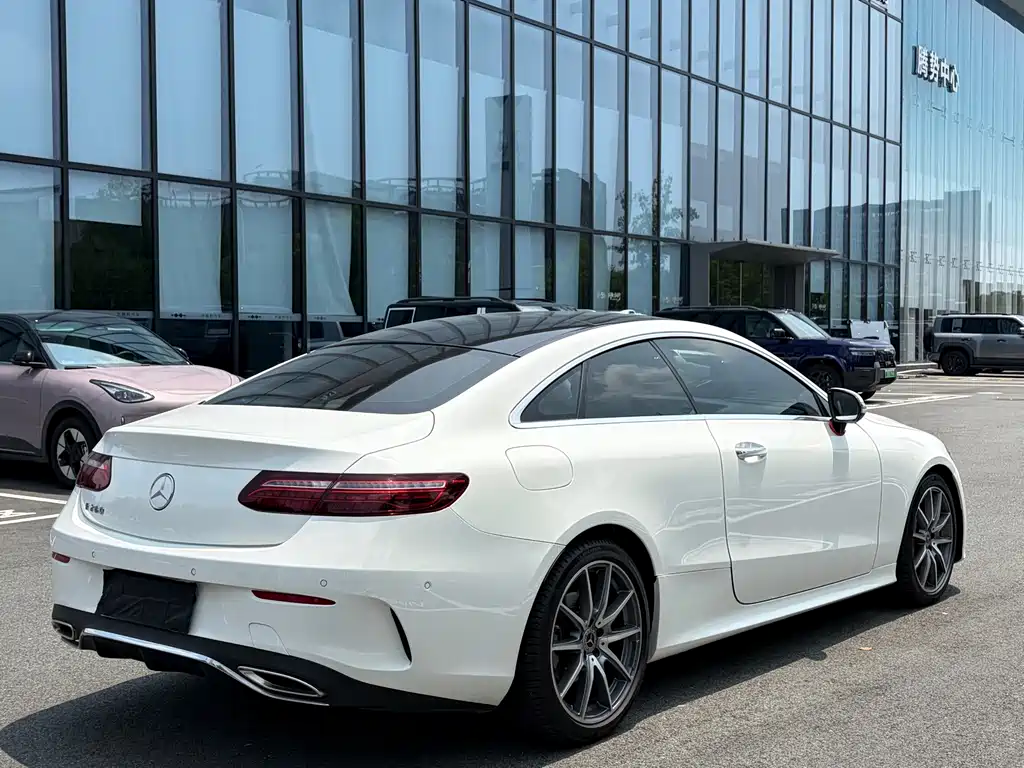 Mercedes-Benz E-Class 2023 — фото 18