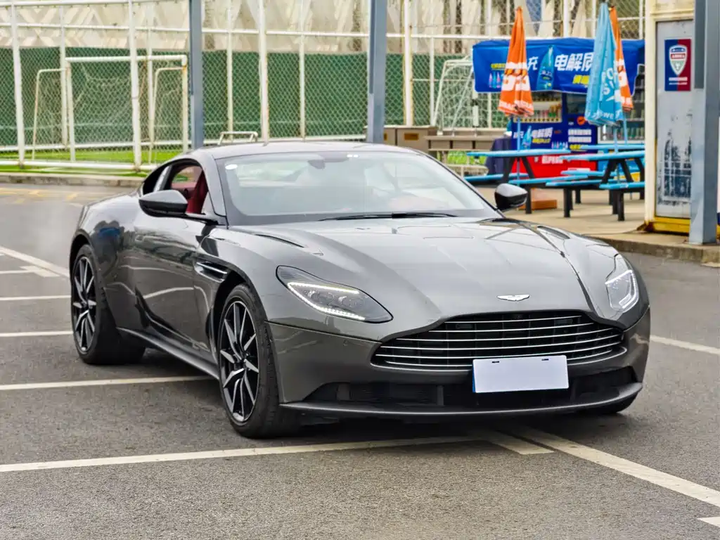 Aston Martin DB11 2018 — фото 3