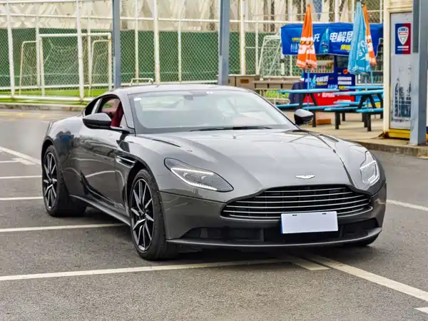 Aston Martin DB11 2018